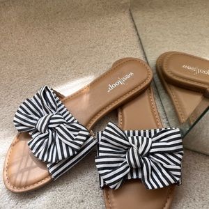 Summer slip on sandals with bows